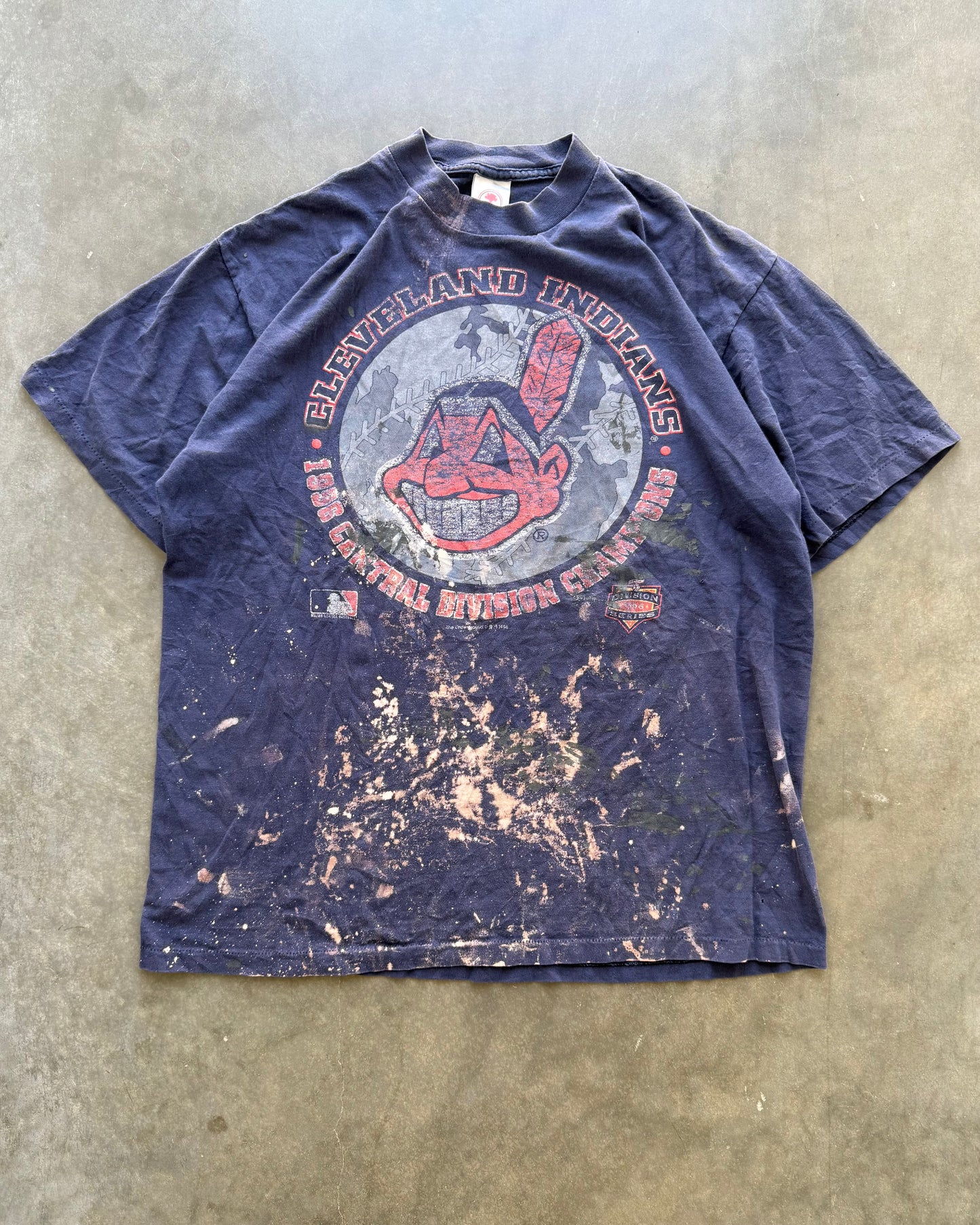 Vintage Cleveland Indians Distressed MLB Tee - XL