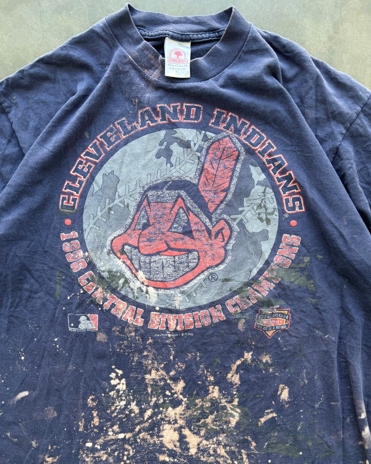 Vintage Cleveland Indians Distressed MLB Tee - XL
