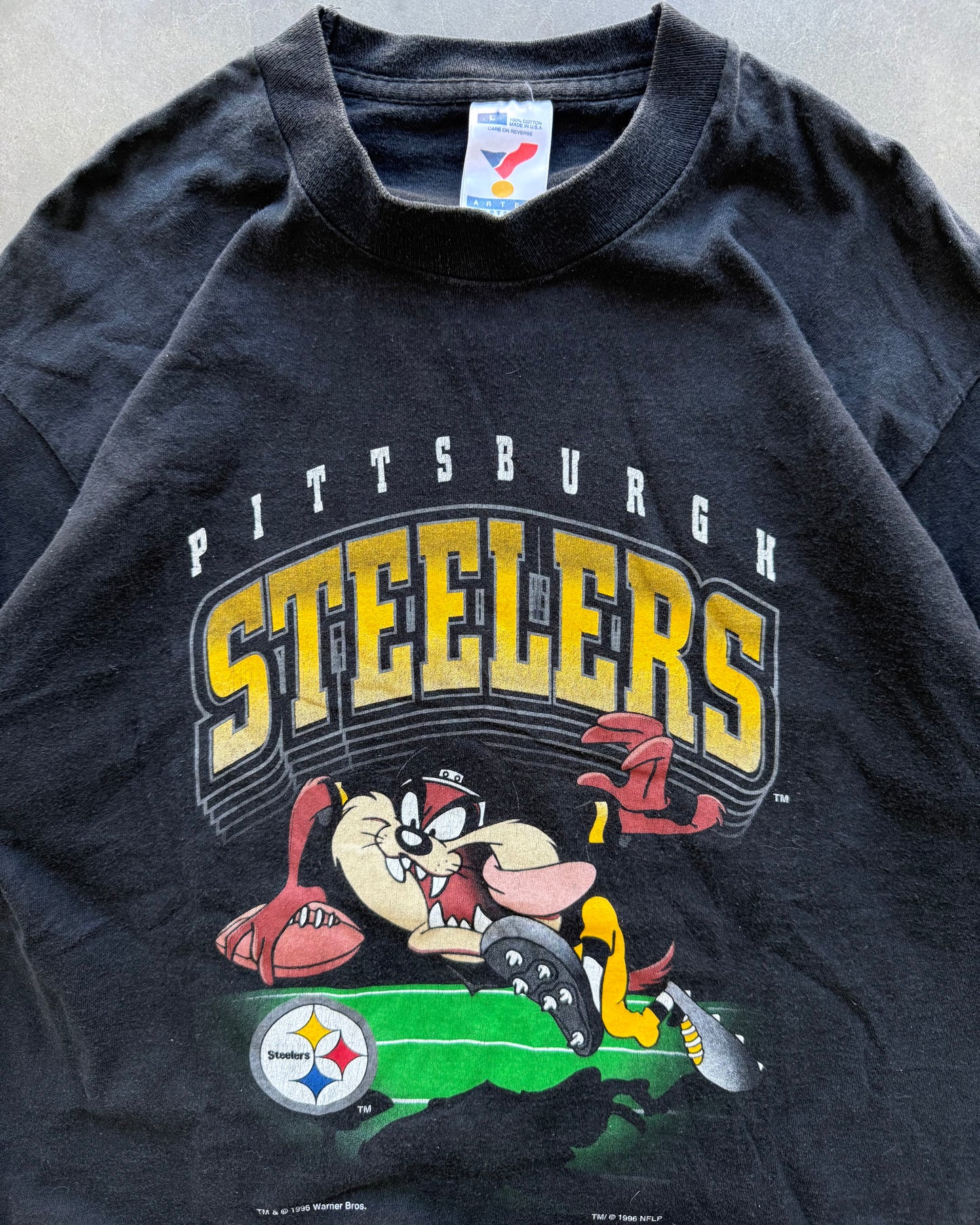 Vintage Pittsburgh Steelers Looney Tunes Tee - L