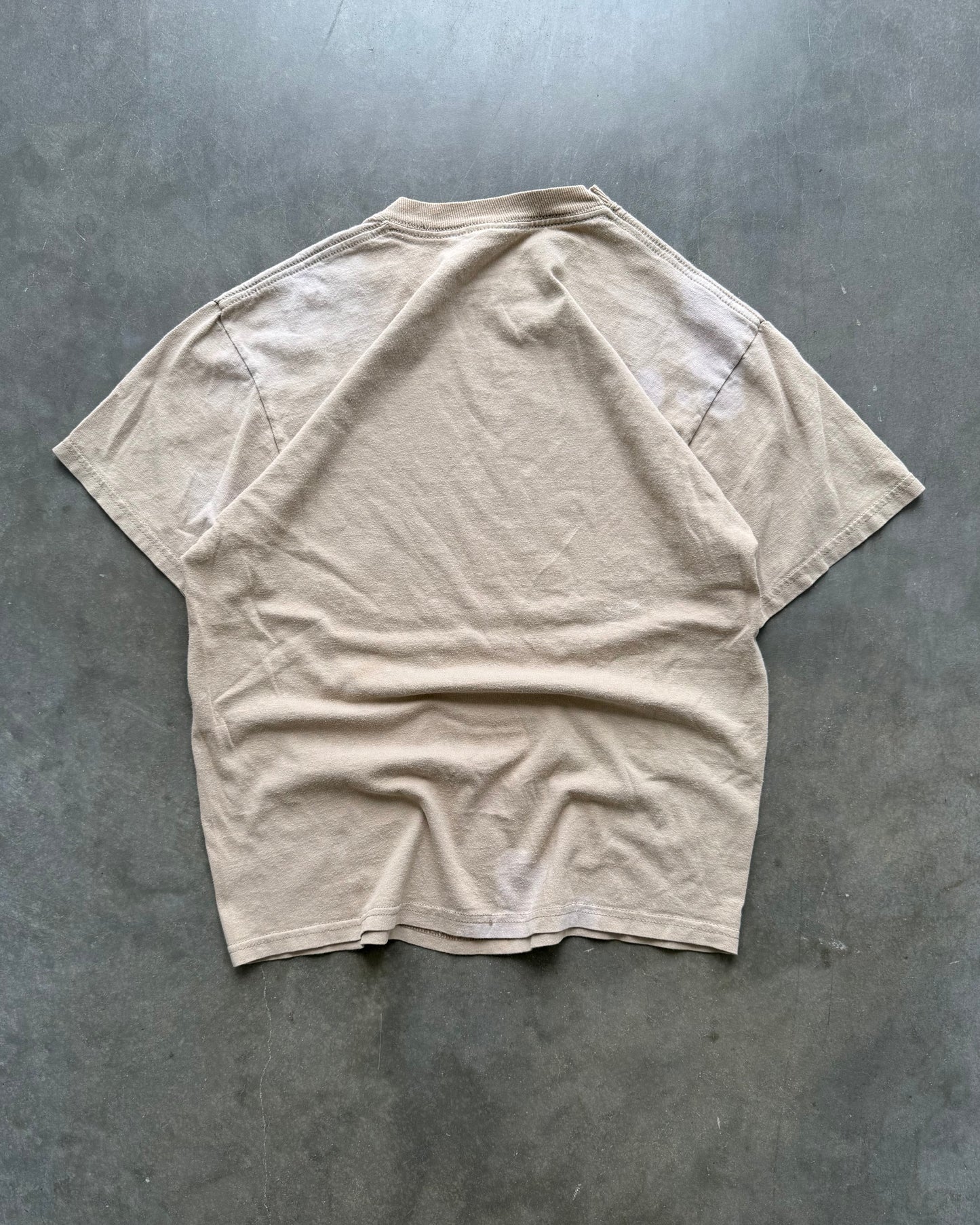 Vintage God Answers Prayers Tee - M